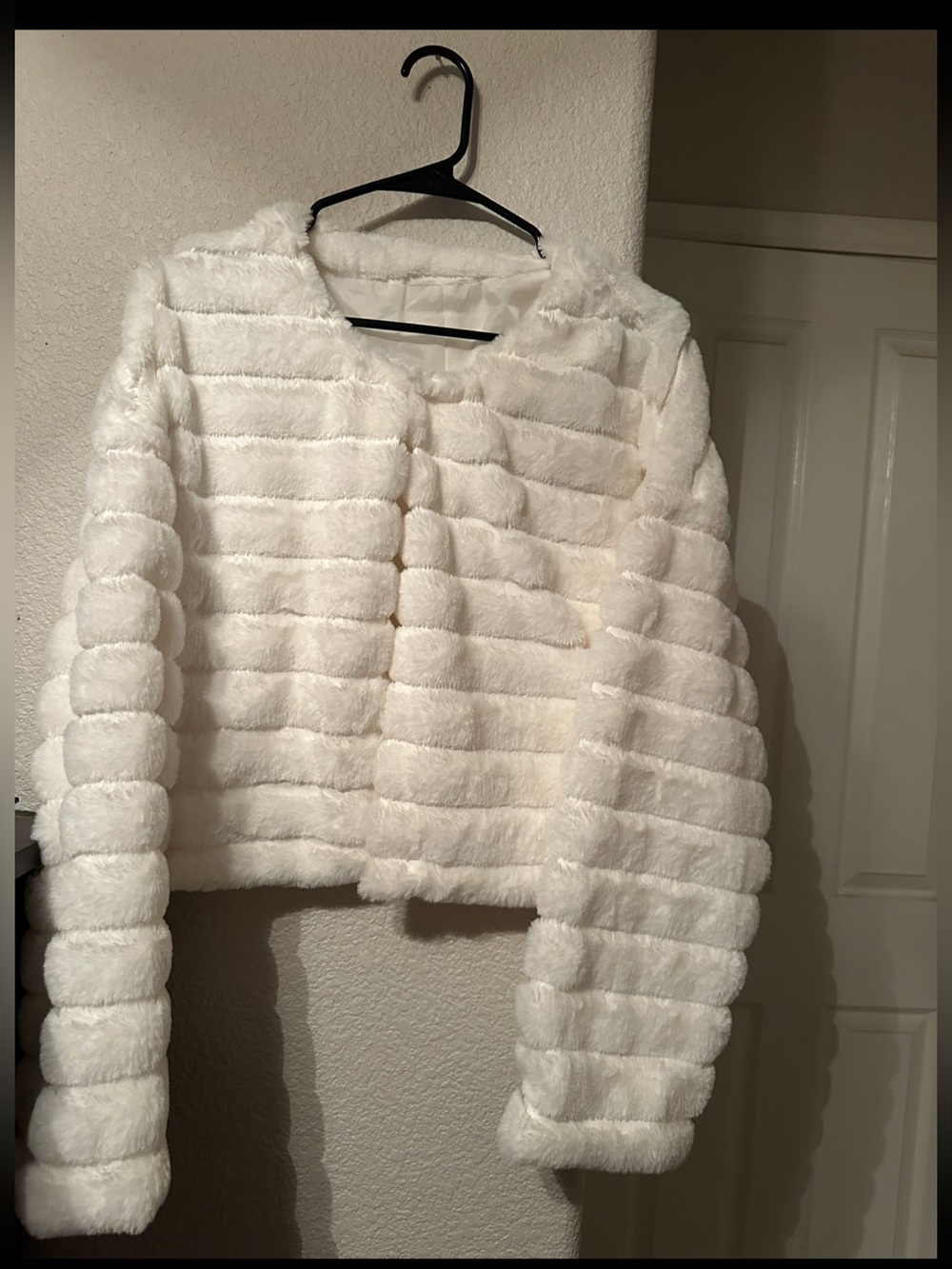 Heartloom Women's Off White Faux Fur Cropped Jacket hooked or unhooked